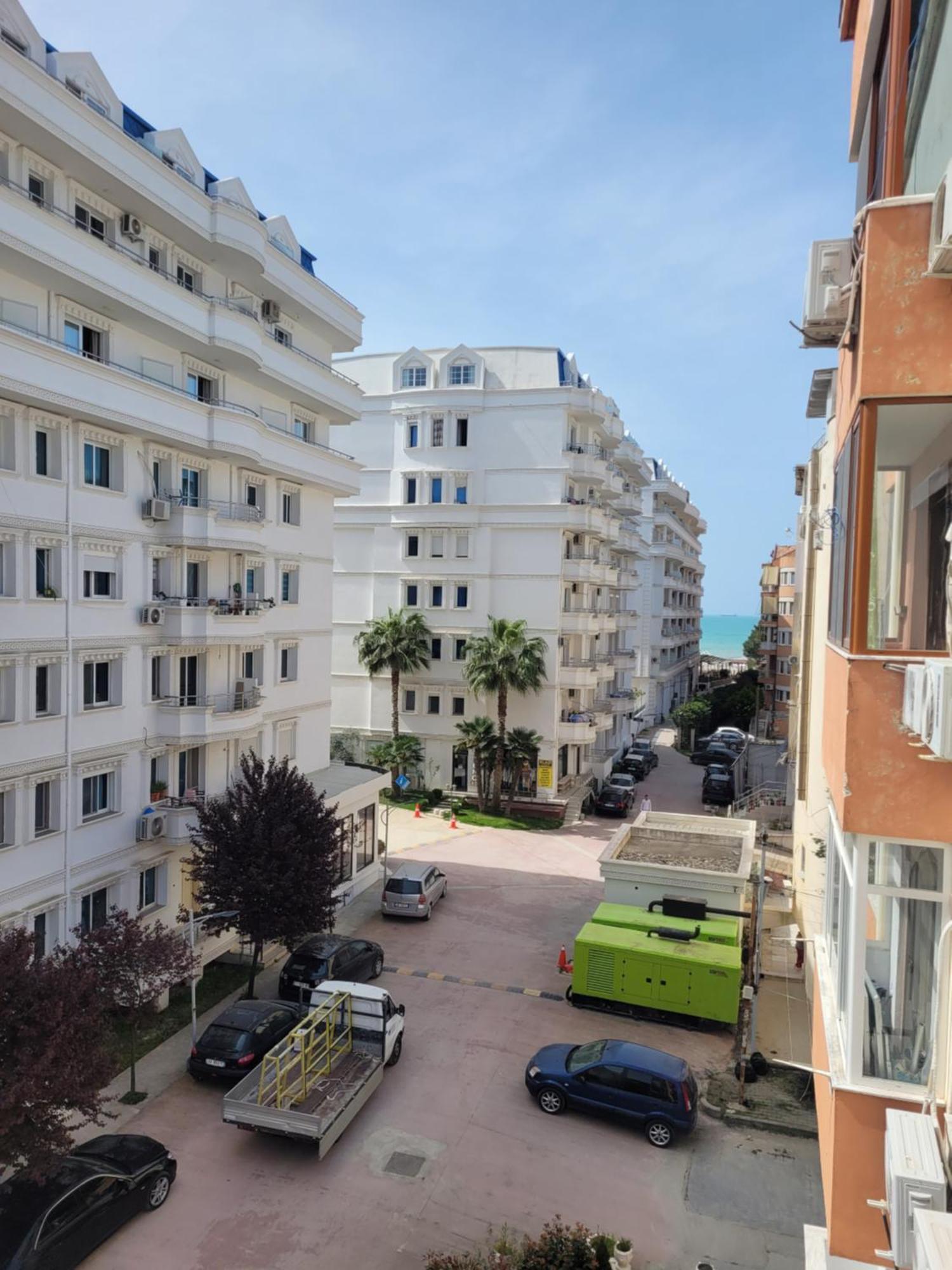 Orange Apartment Golem  Exterior photo