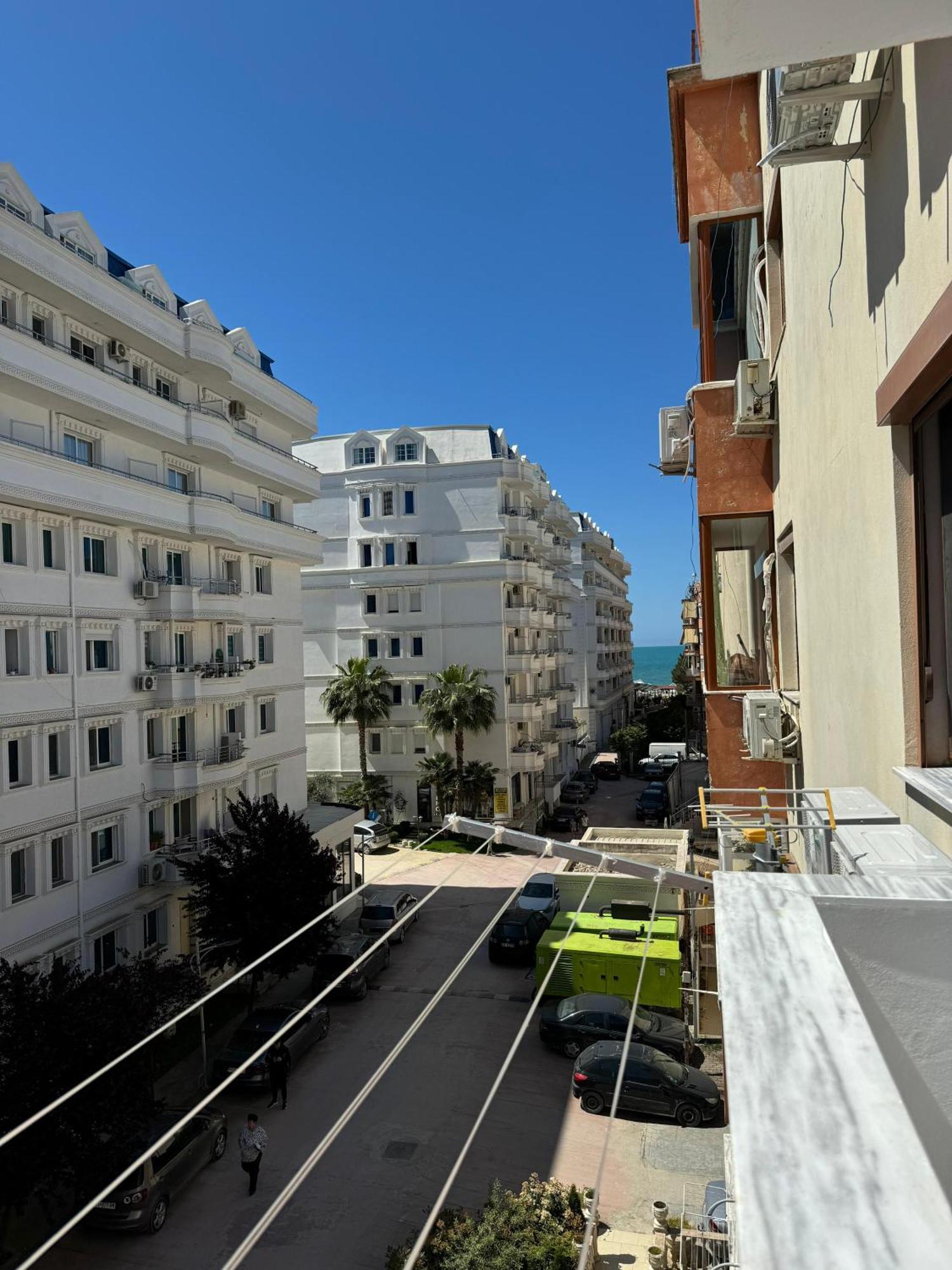 Orange Apartment Golem  Exterior photo